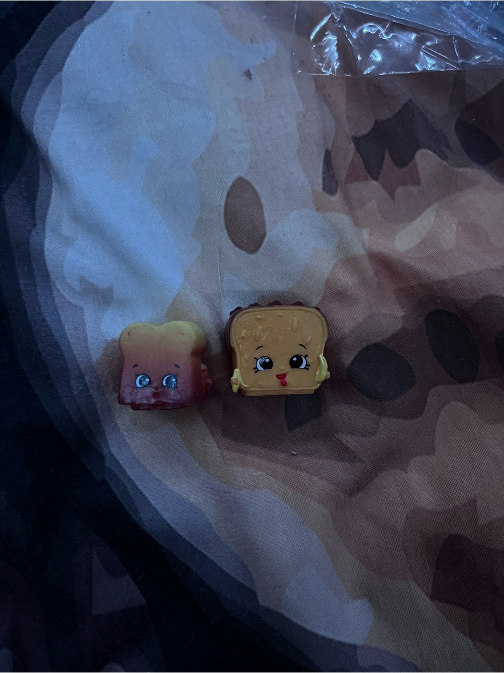 Shopkins Yellow and Brown Toast Slice Duo